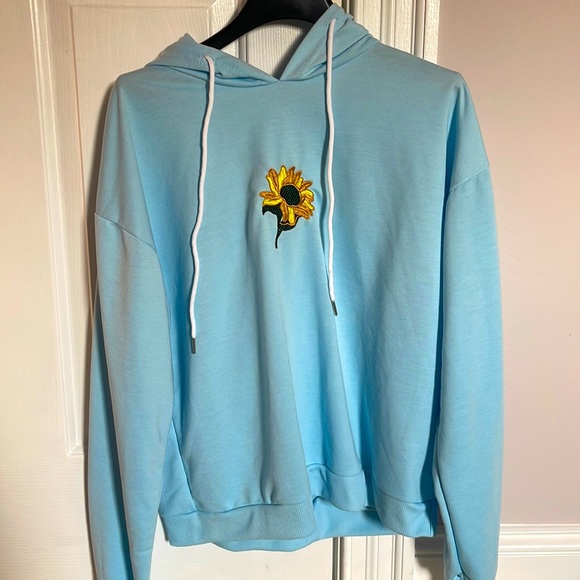 Womens size Medium sweatshirt - Picture 2 of 3
